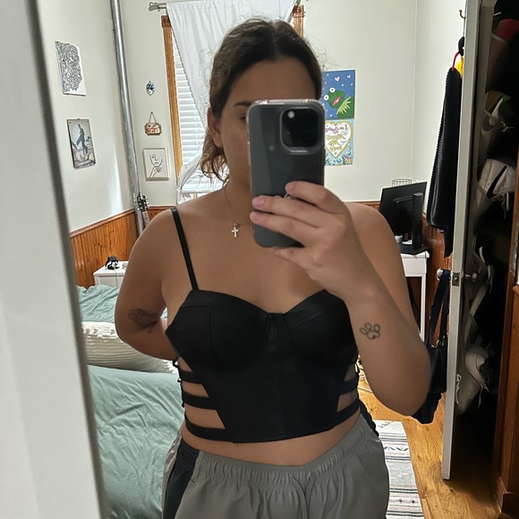 Black Crop Top đź–¤ - Picture 5 of 5